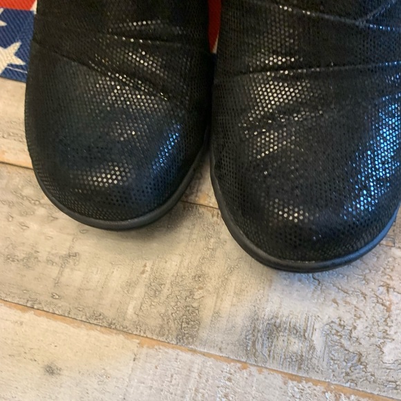 EUC Women’s Clark’s Collection Soft Wedge Glitter Fabric Shoe Black Size 6M - Picture 3 of 13